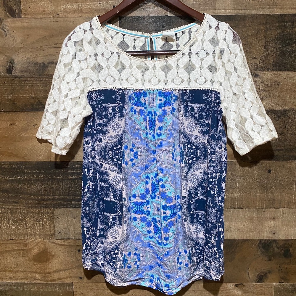 Akemi + Kin Medium Womens Top